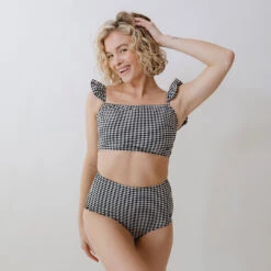 Hamptons Bella Crop, Black -Clothing Promotional Store 369A0372