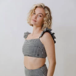 Hamptons Bella Crop, Black -Clothing Promotional Store 369A0378