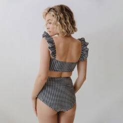 Hamptons Bella Crop, Black -Clothing Promotional Store 369A0383