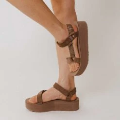 Teva Flatform Universal Leather-Caribou -Clothing Promotional Store 369A0537final