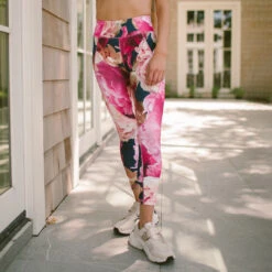 Movement Leggings, Peony -Clothing Promotional Store 369A7903final