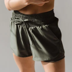 Lunge Shorts, Olive -Clothing Promotional Store 369A8221final 0c7fdd8b 7834 46ca a29c 1d87a10dc60f 1