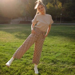 Boss Crop Tee, Cobblestone -Clothing Promotional Store 369A8332final 733ff303 9b7e 4c13 b40b 69e3a5f2233e