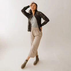 Audrey Wide Leg Pants, Cobblestone -Clothing Promotional Store 369A8339final 21492ee9 f7be 4c5f b5c5 d9b5b2a0adf4