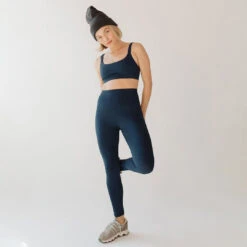 Momentum Bra, Navy -Clothing Promotional Store 369A9635final f08156dd b9ef 4bc9 ad37 cbb47ef2d897