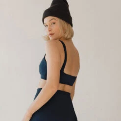 Momentum Bra, Navy -Clothing Promotional Store 369A9653final 28ab8f80 d1e7 4705 9218 489a38fff6d1