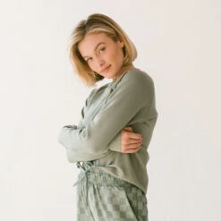 Olive Neo Crop Sweatshirt 16 Olive Neo Crop Sweatshirt -Clothing Promotional Store 369A9799final 47ba27d2 4136 48a2 aadc e5c84778028f