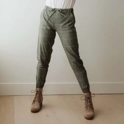 Clothing Promotional Store -Clothing Promotional Store SAGEWINDOWPANEJETSETTERS1 1